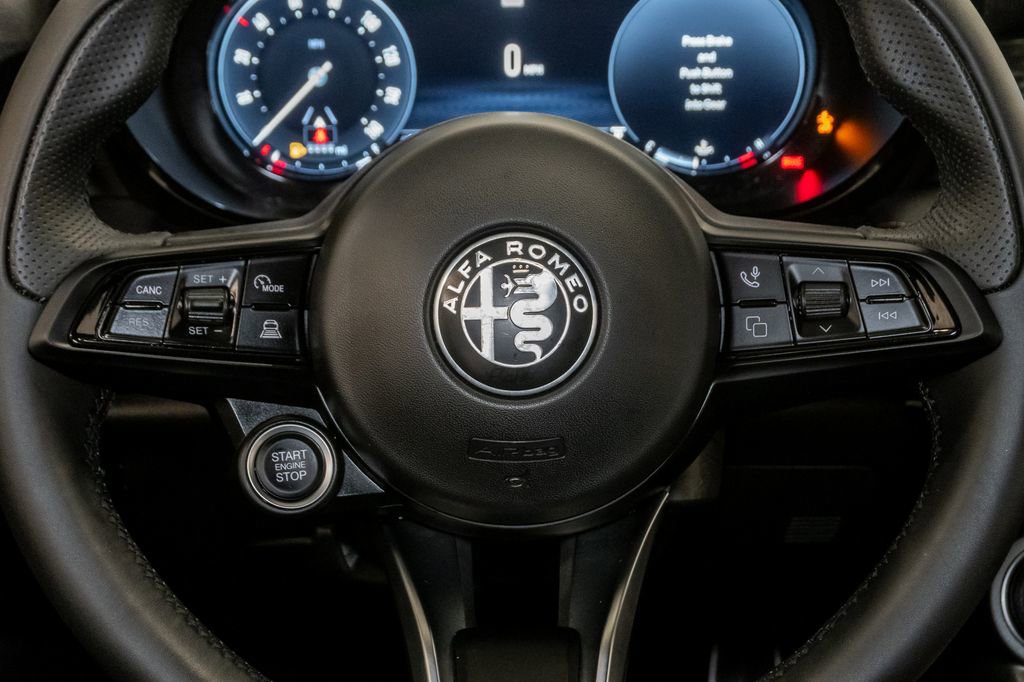 Used 2025 Alfa Romeo Tonale AWD/4WD image 14