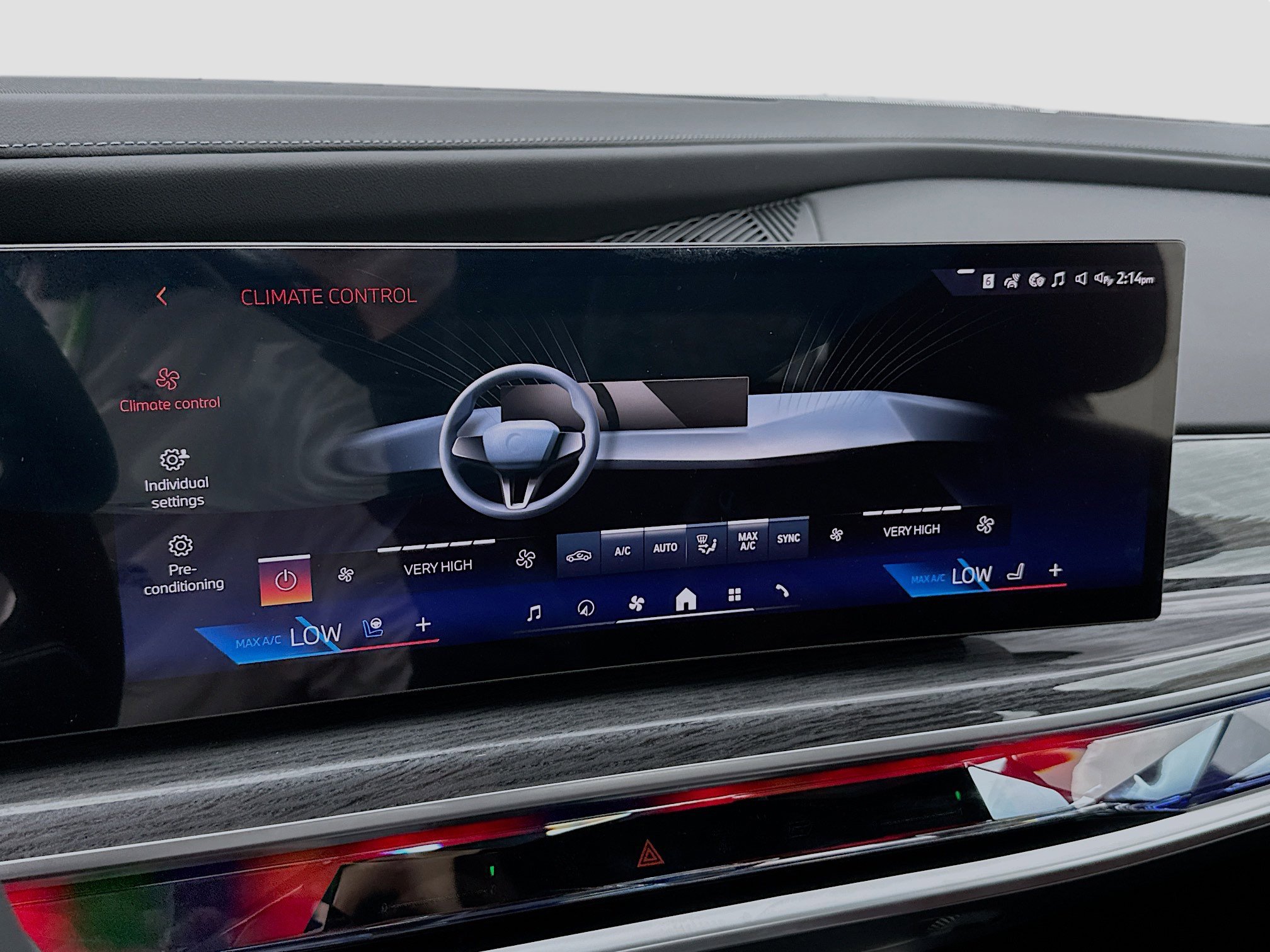 New 2026 BMW 750e xDrive w/ Premium Package image 13