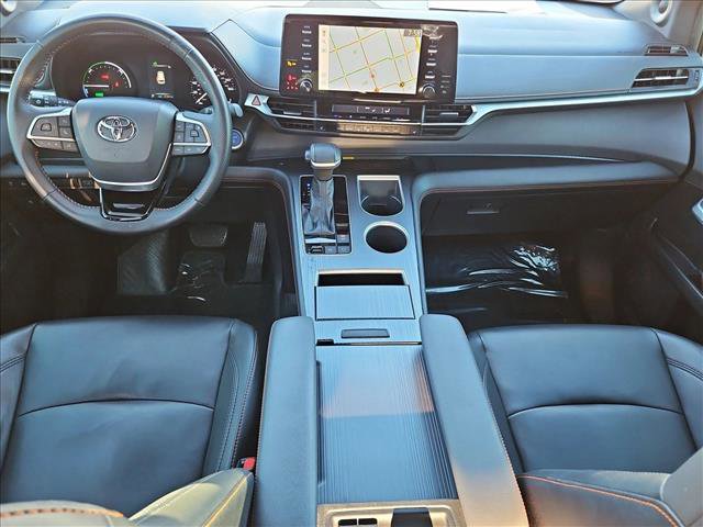 Used 2021 Toyota Sienna XSE w/ XSE Plus Package image 18