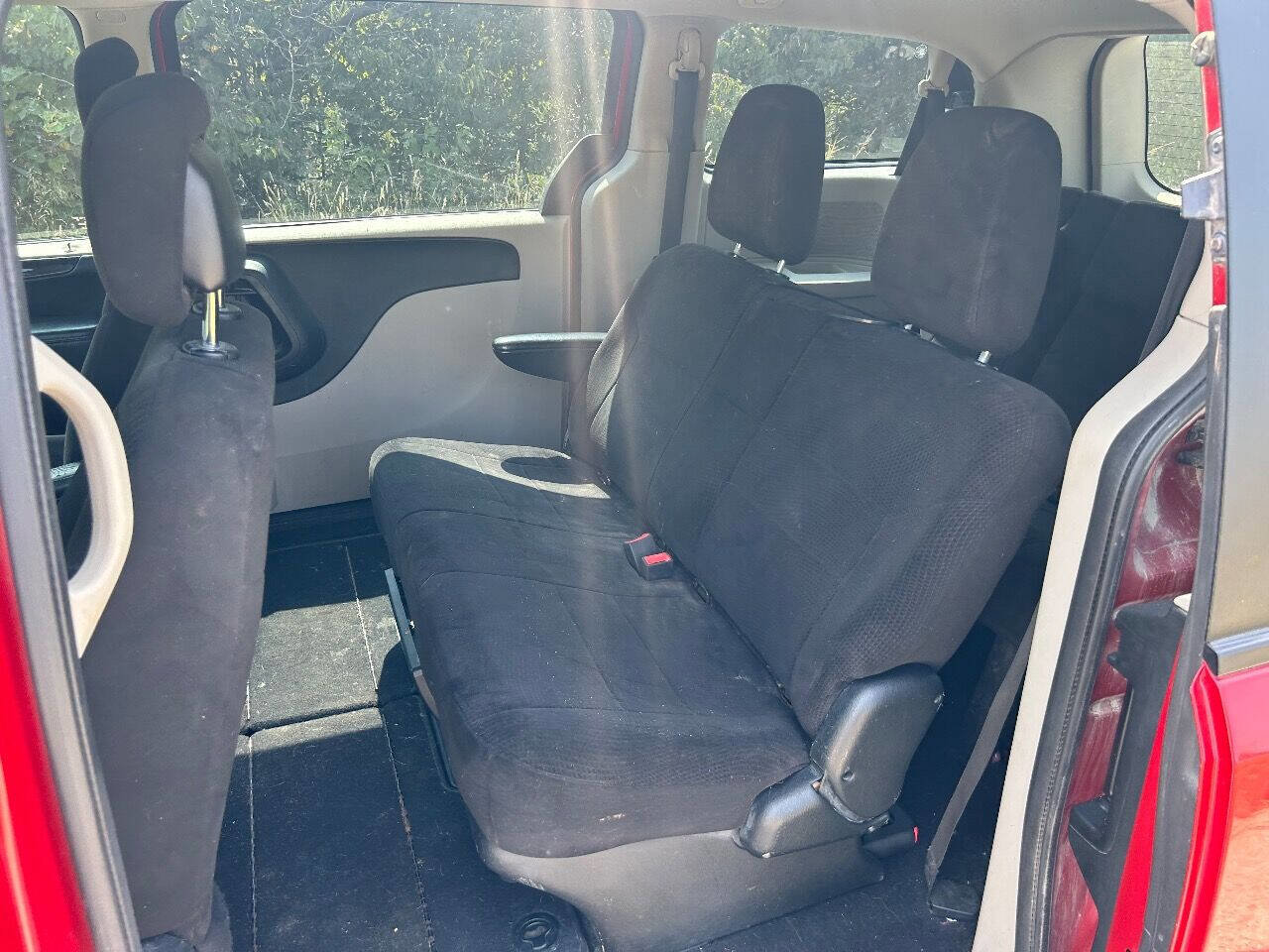 Used 2013 Dodge Grand Caravan American Value Package w/ UConnect Hands-Free Group FWD image 8