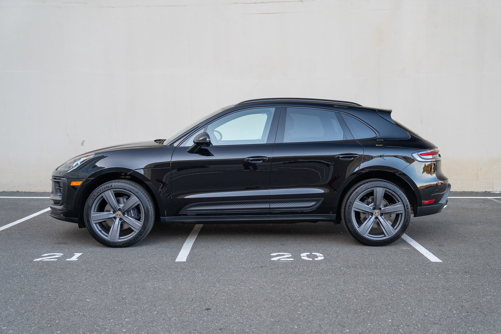 Certified 2026 Porsche Macan AWD/4WD image 2