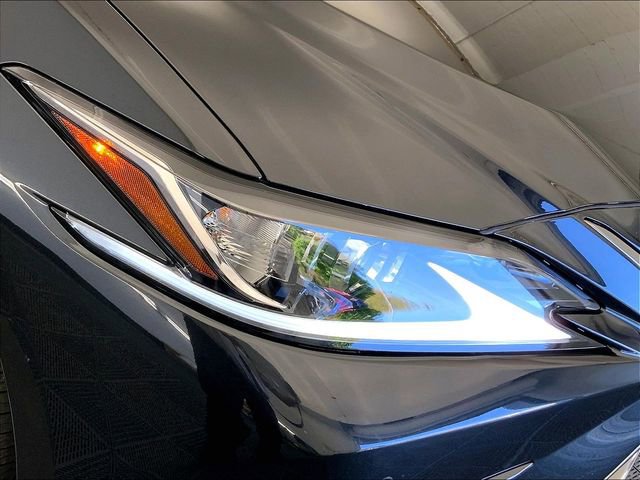 Used 2025 Lexus ES 300h F Sport w/ Technology Package FWD image 10