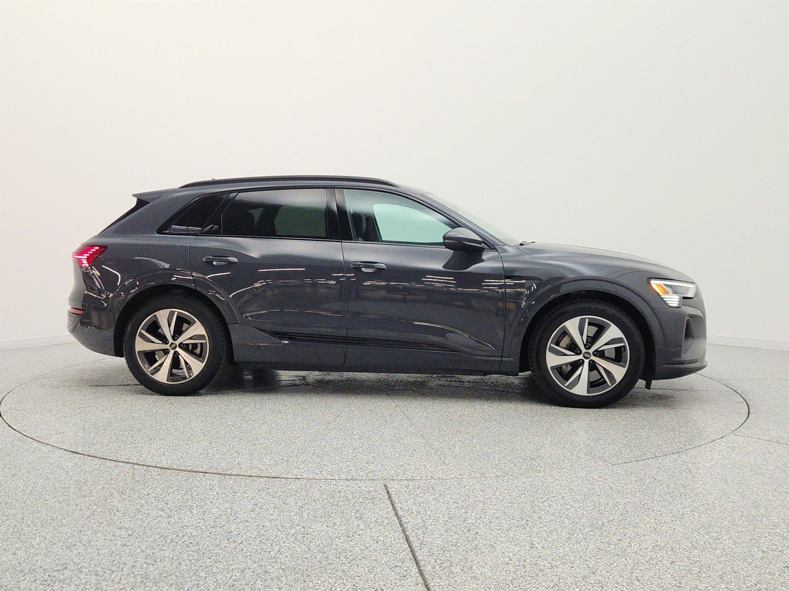Used 2024 Audi Q8 e-tron Premium AWD/4WD image 4