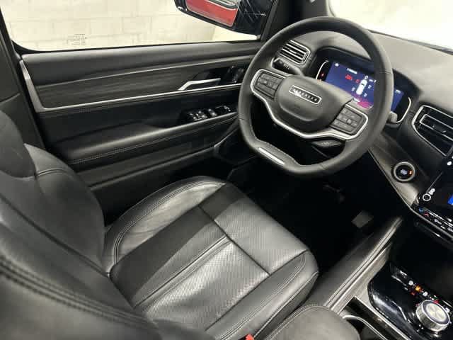 Used 2024 Jeep Wagoneer L Series II w/ Flexible Seating Group RWD image 12