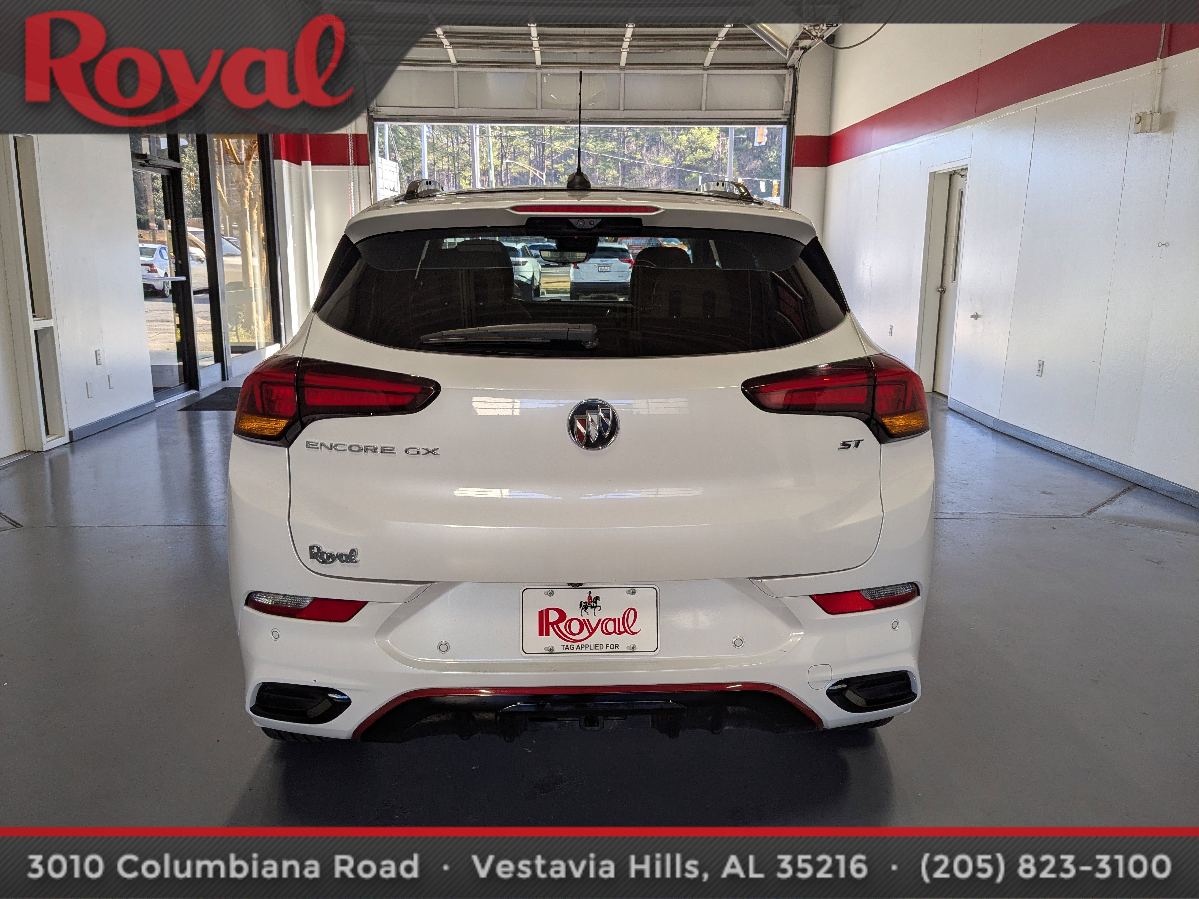 Used 2022 Buick Encore GX Essence w/ Advanced Technology Package image 3