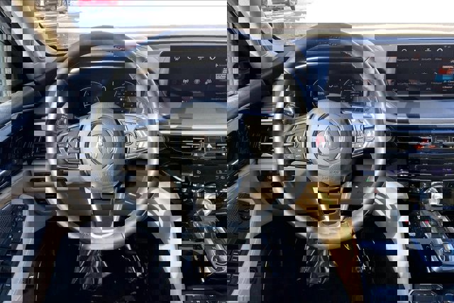 Used 2023 Acura MDX SH-AWD w/ Technology Package image 4