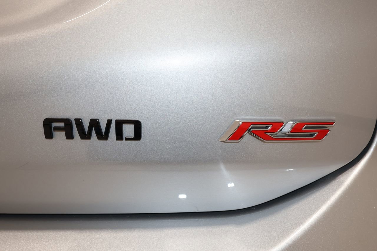 Used 2022 Chevrolet Equinox RS w/ Infotainment Package image 36