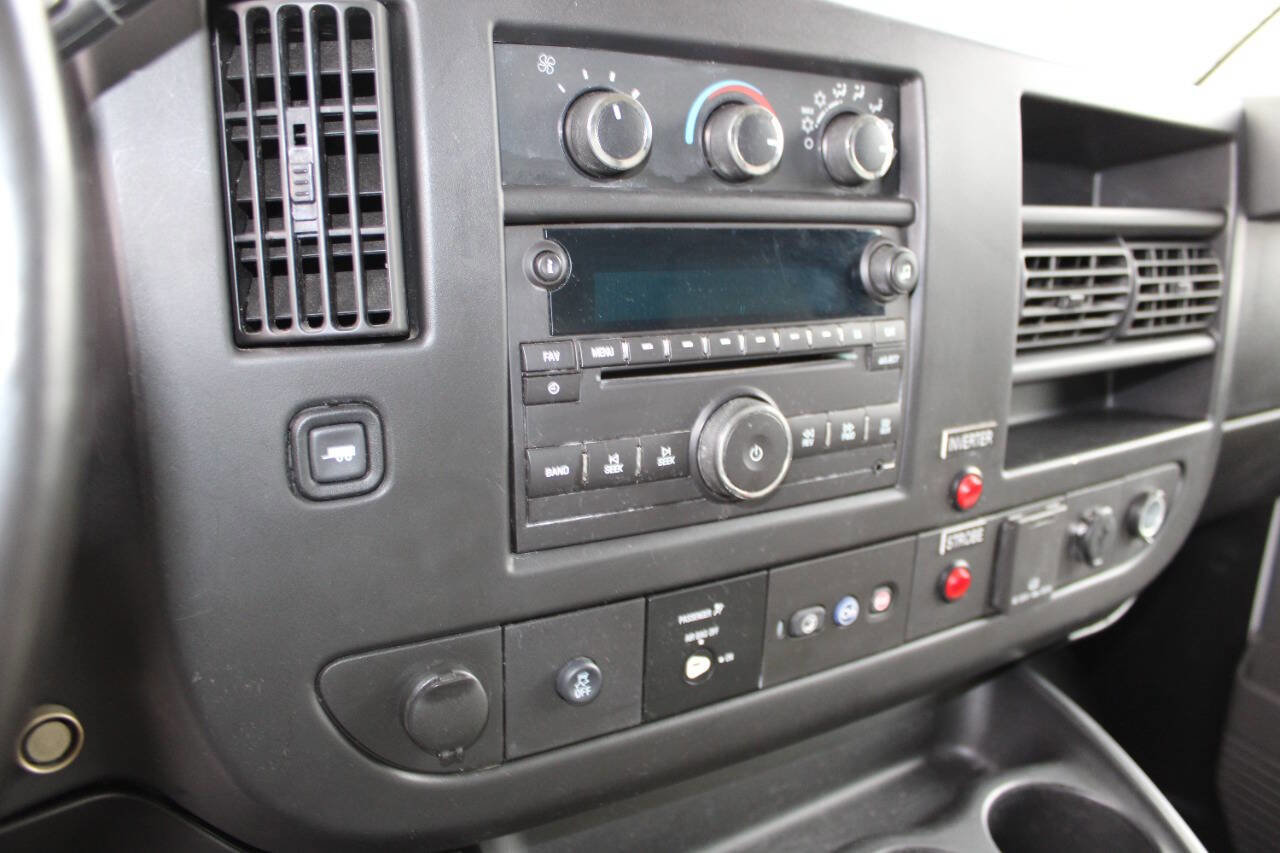 Used 2015 Chevrolet Express 2500 image 15