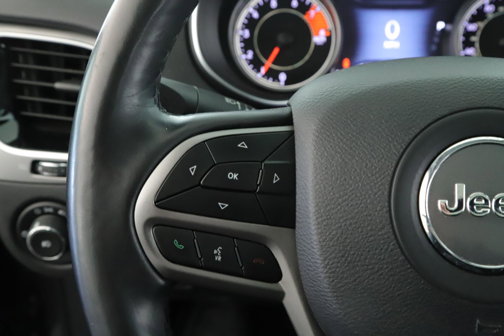 Used 2019 Jeep Cherokee Limited w/ Luxury Group image 11