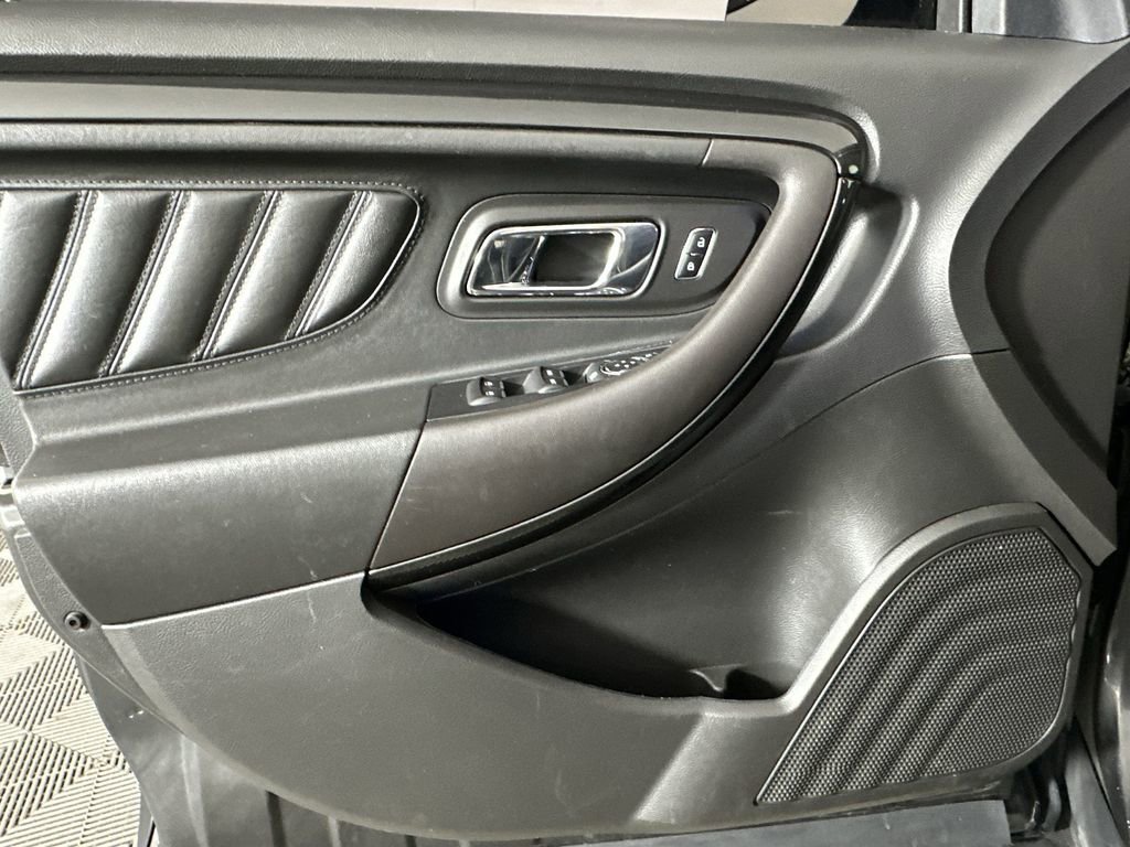 Used 2016 Ford Taurus SHO image 22