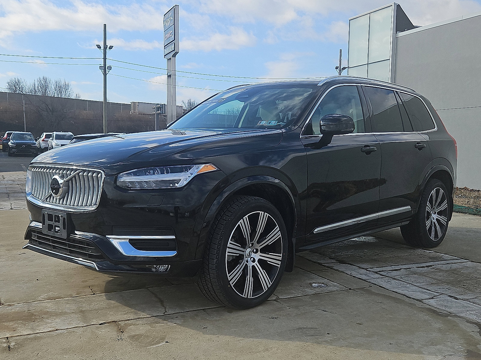 Certified 2023 Volvo XC90 B6 Ultimate w/ Protection Package image 3