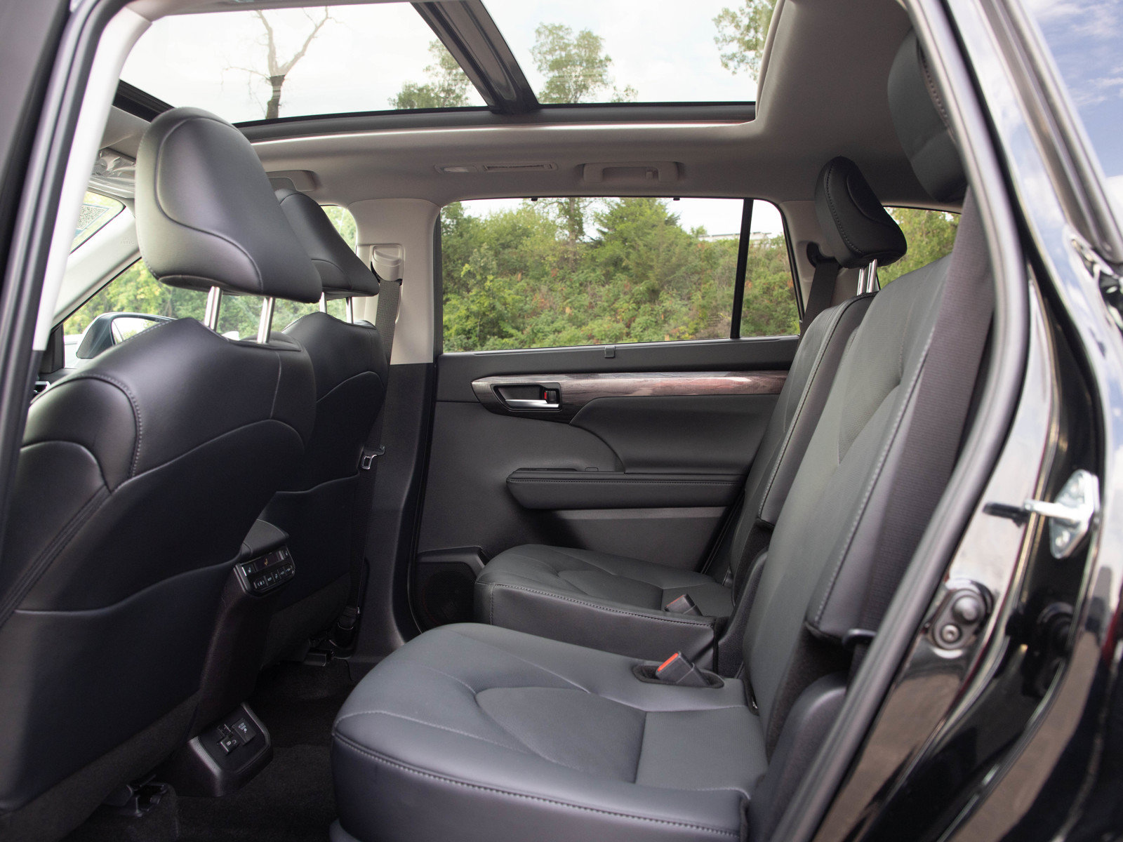 Used 2026 Toyota Highlander Platinum AWD/4WD image 16