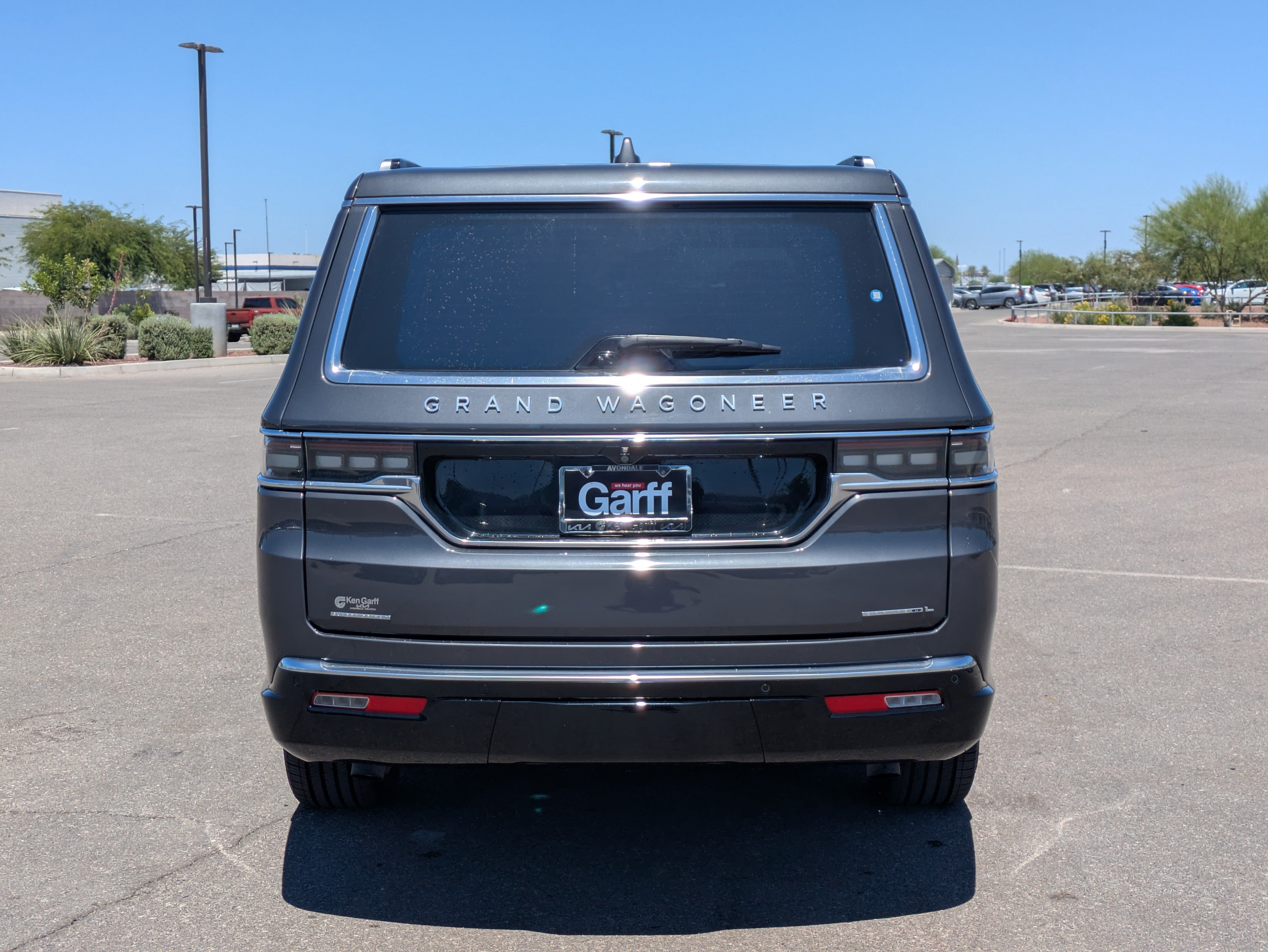 Used 2023 Jeep Grand Wagoneer L Series II w/ Premium Group II AWD/4WD image 4