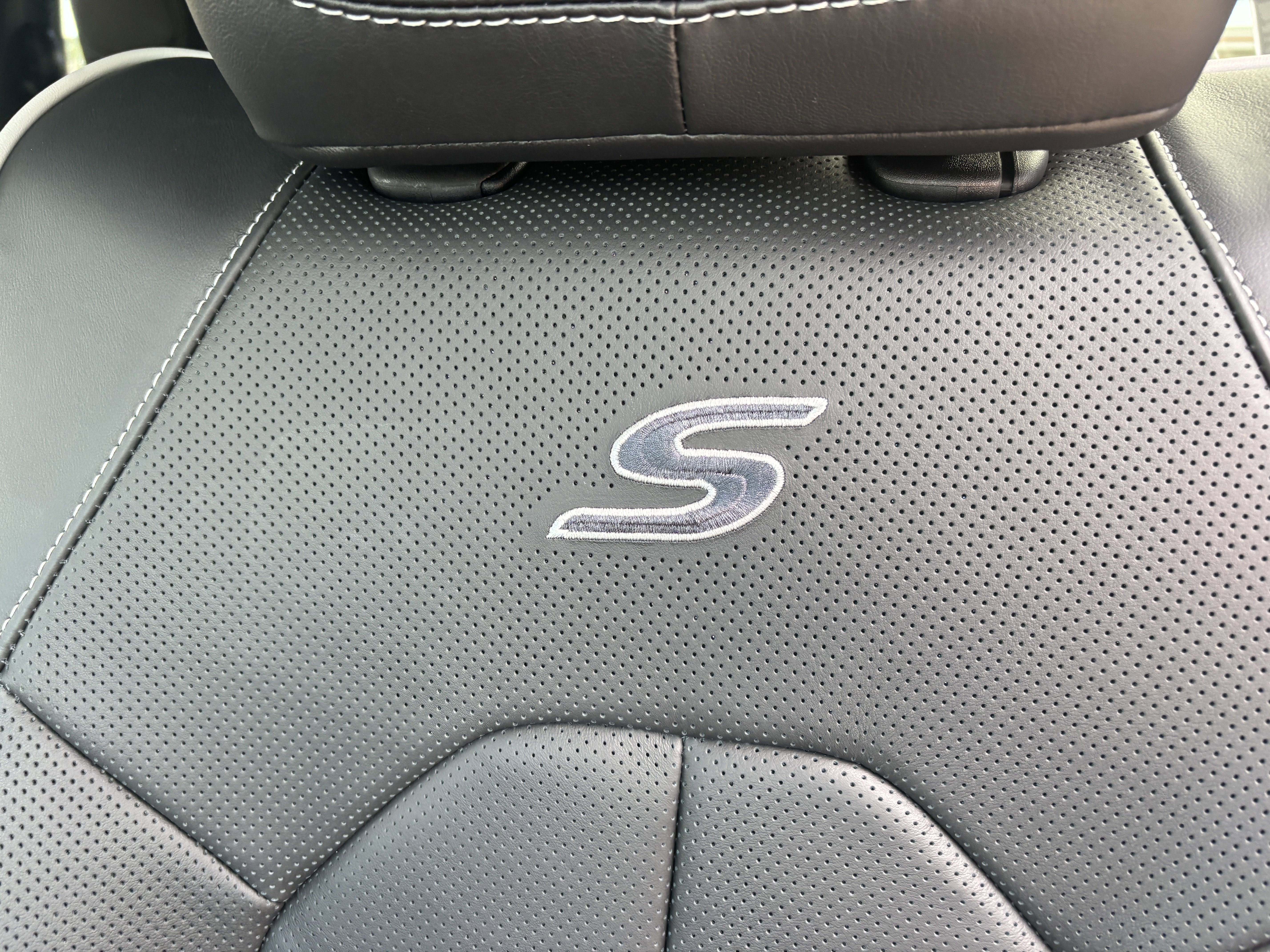 New 2026 Chrysler Pacifica Limited w/ S Appearance Package image 13