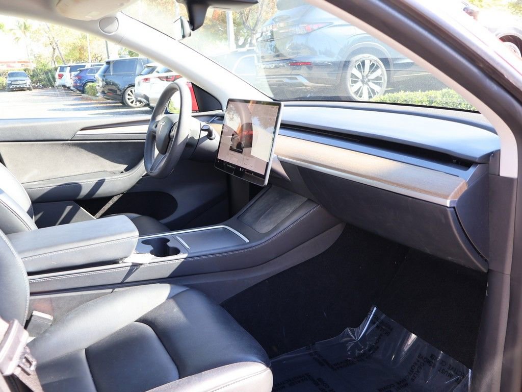 Used 2022 Tesla Model Y Long Range AWD/4WD image 28