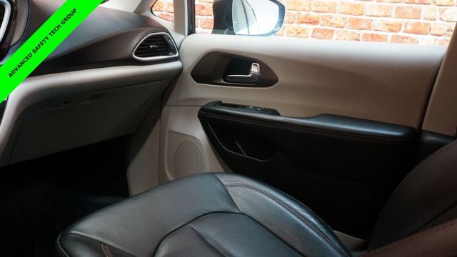 Used 2019 Chrysler Pacifica Touring-L w/ Advanced Safetytec Group image 35