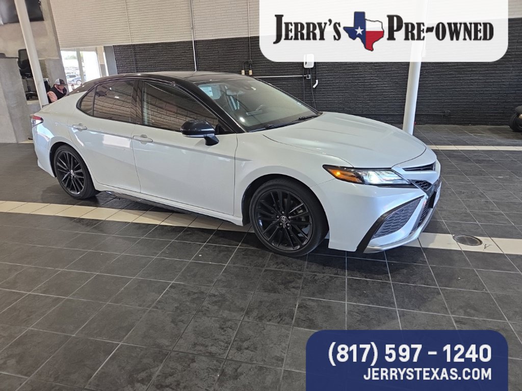 Used 2021 Toyota Camry XSE FWD image 2