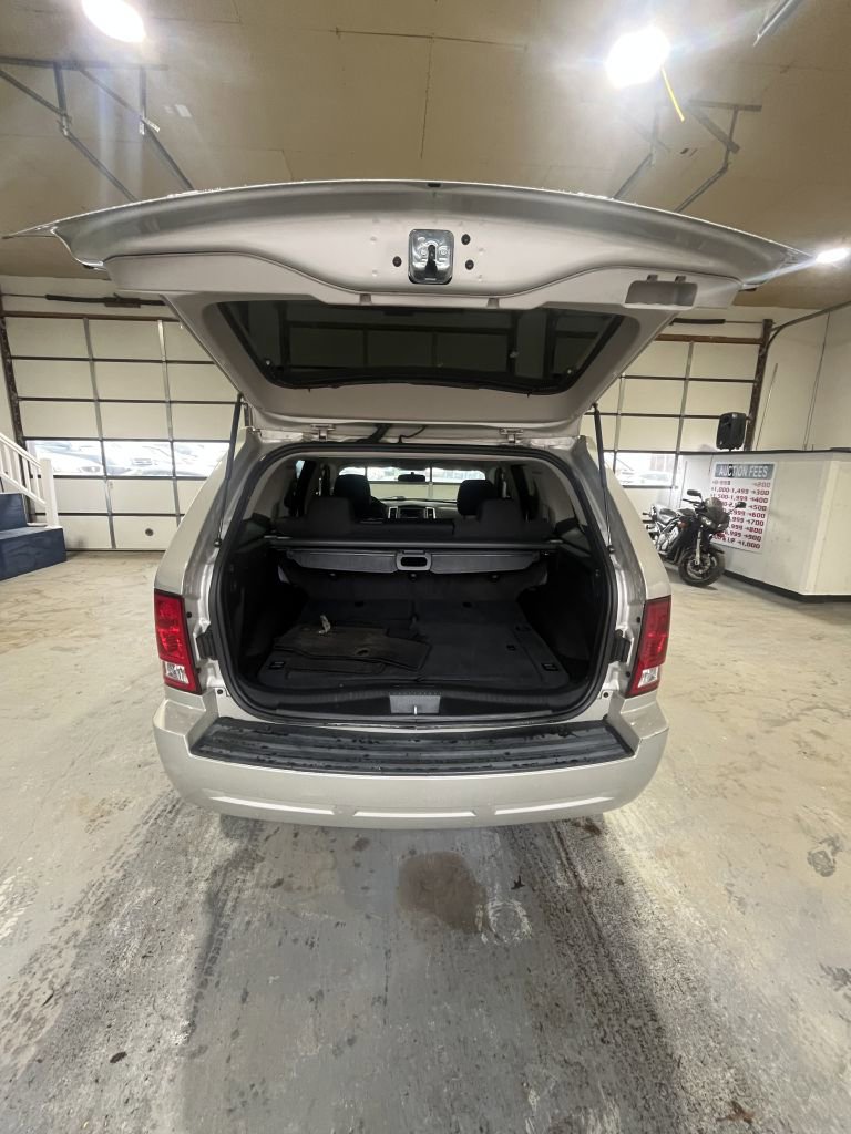 Used 2008 Jeep Grand Cherokee Laredo w/ Driver Convenience Group image 4