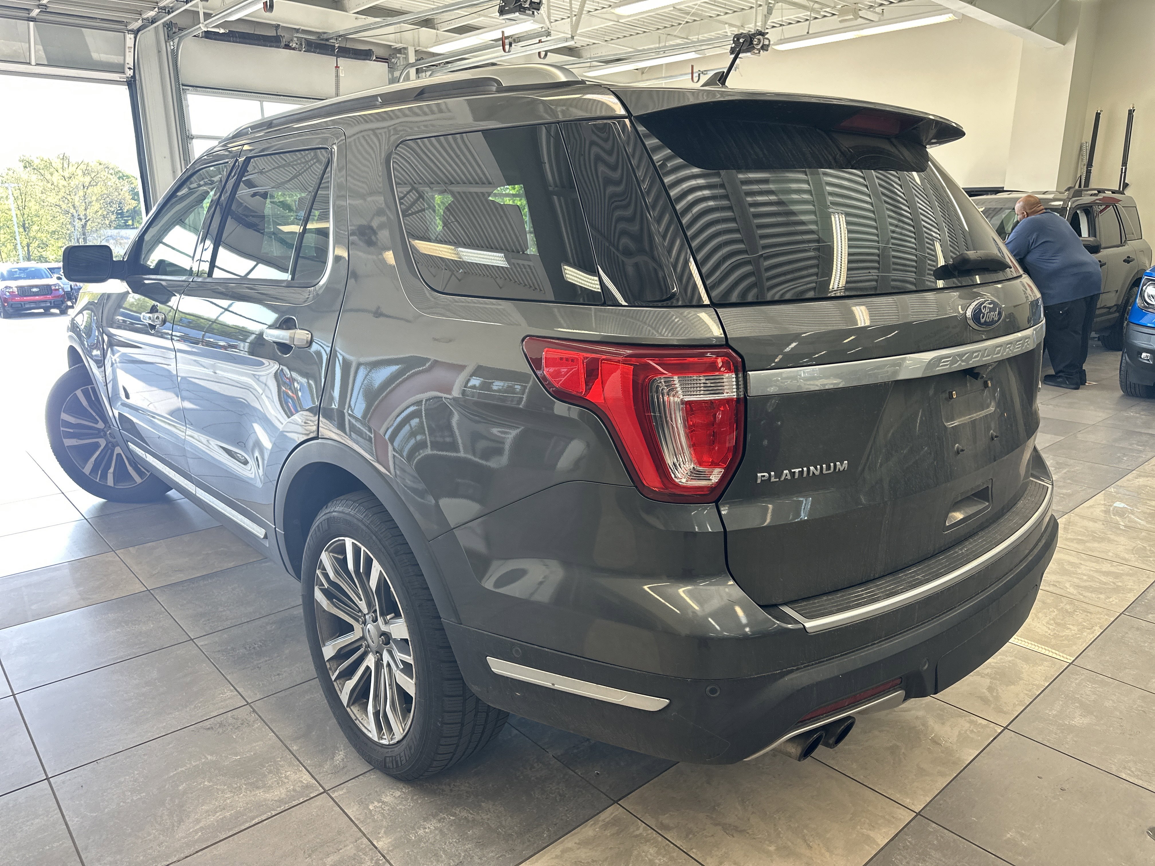 Used 2018 Ford Explorer Platinum AWD/4WD image 12