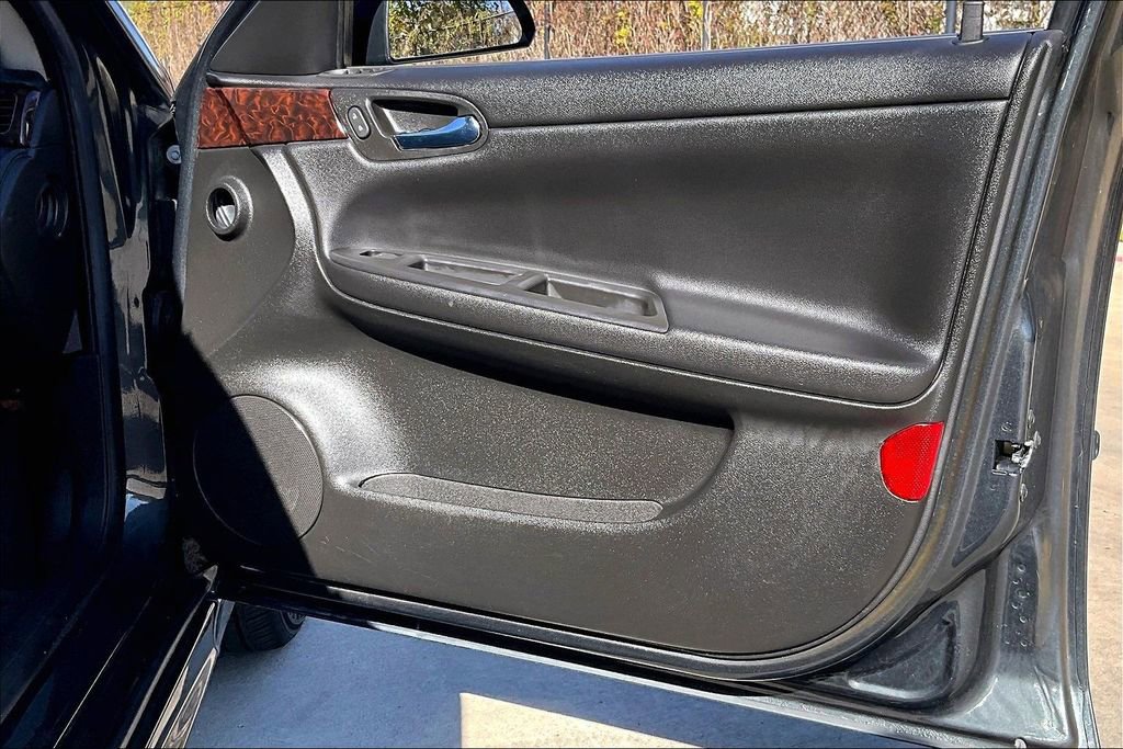 Used 2014 Chevrolet Impala LT w/ LT Sunroof Package image 24