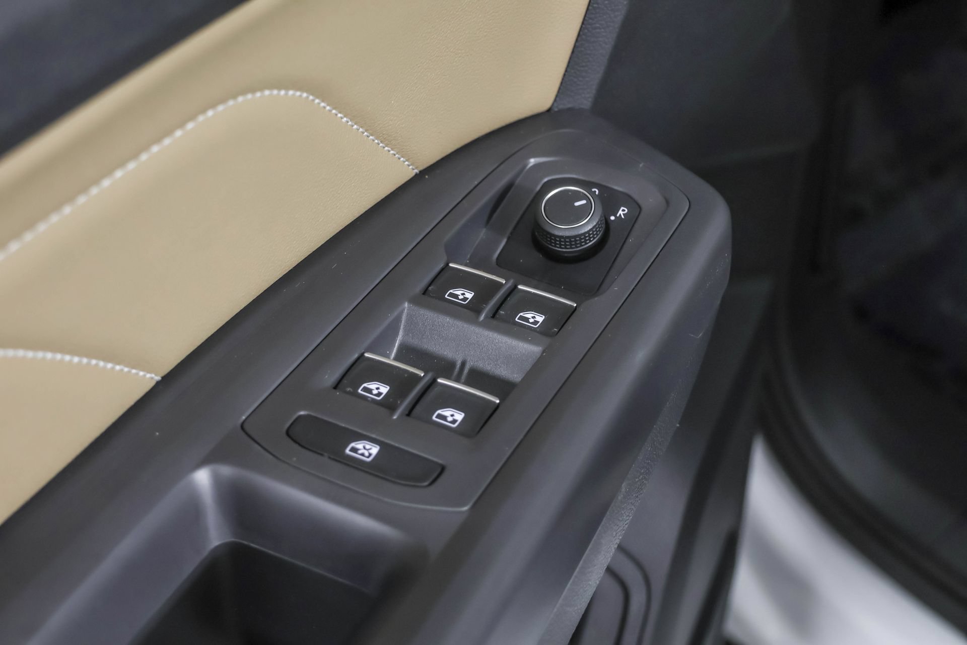 Used 2023 Volkswagen Atlas Cross Sport SE w/ Panoramic Sunroof Package AWD/4WD image 35