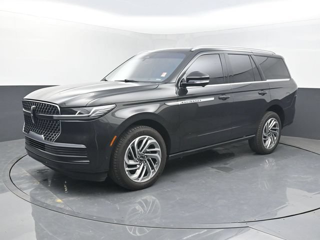 Used 2025 Lincoln Navigator Reserve AWD/4WD image 2