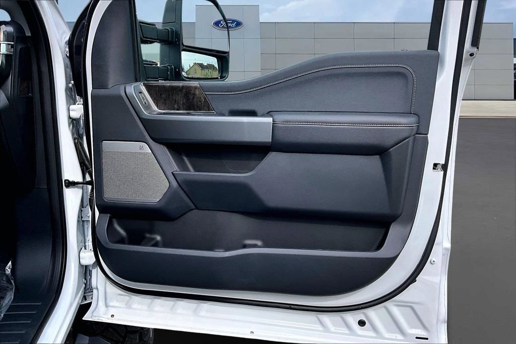 New 2026 Ford F250 Lariat w/ Black Appearance Package image 32