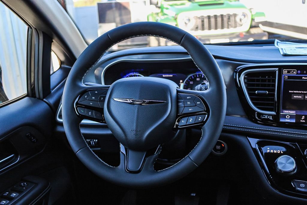 New 2026 Chrysler Pacifica Select w/ S Appearance Package image 17