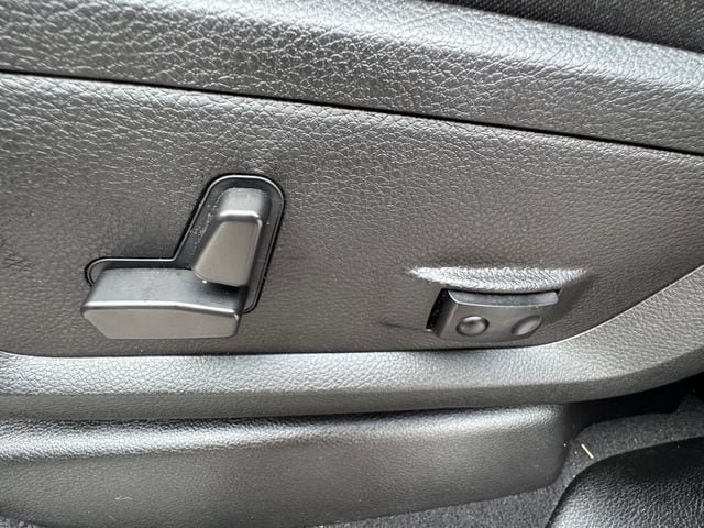Used 2025 RAM 2500 Laramie AWD/4WD image 35