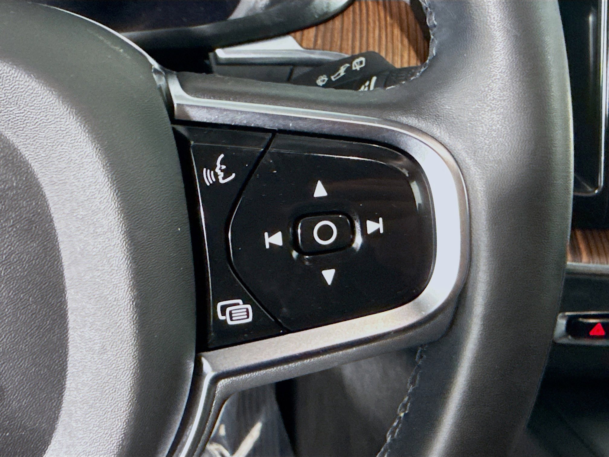 Used 2024 Volvo XC60 B5 Plus image 15