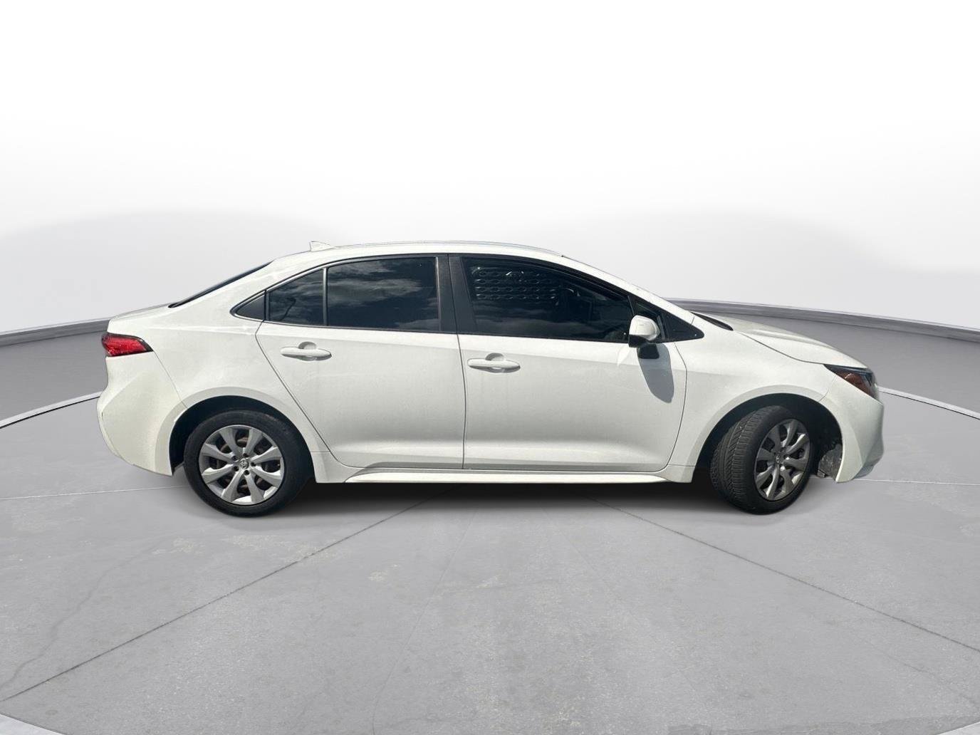 Used 2020 Toyota Corolla LE FWD image 5