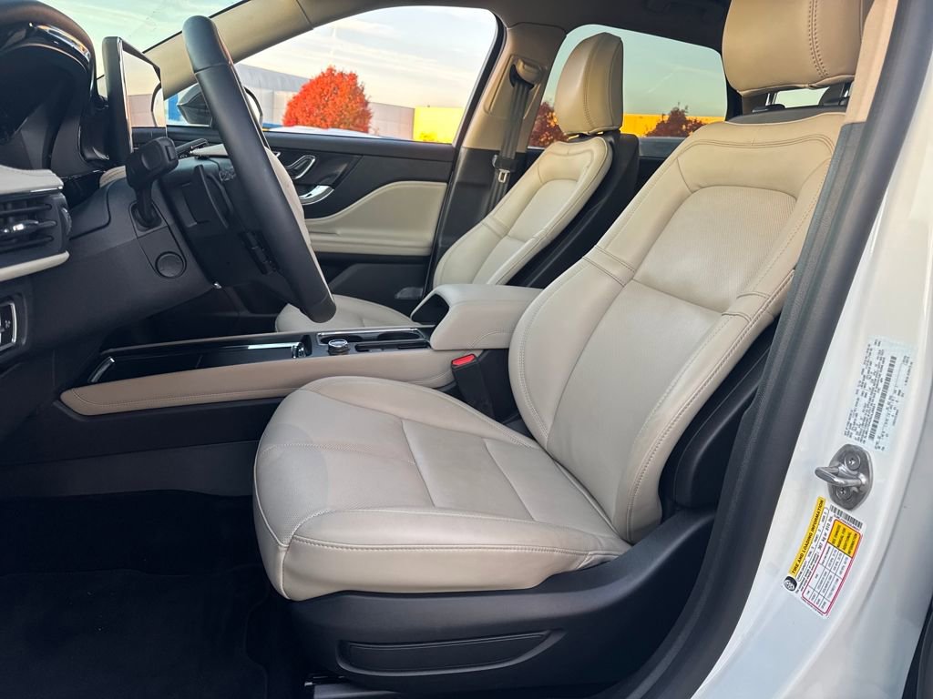 Used 2025 Lincoln Corsair AWD w/ Equipment Group 101A image 16
