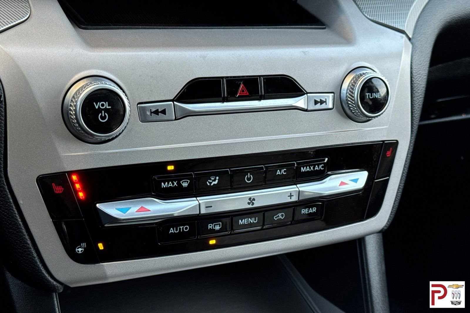 Used 2024 Ford Explorer XLT w/ Equipment Group 202A image 27