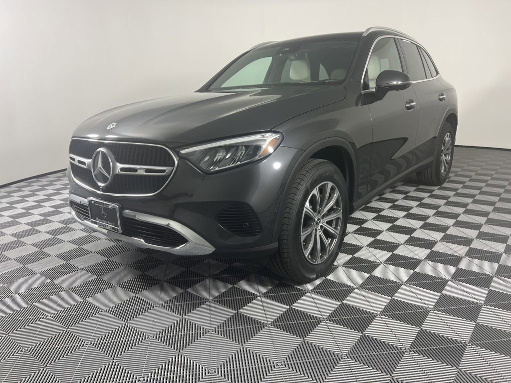 Used 2024 Mercedes-Benz GLC 300 4MATIC image 4