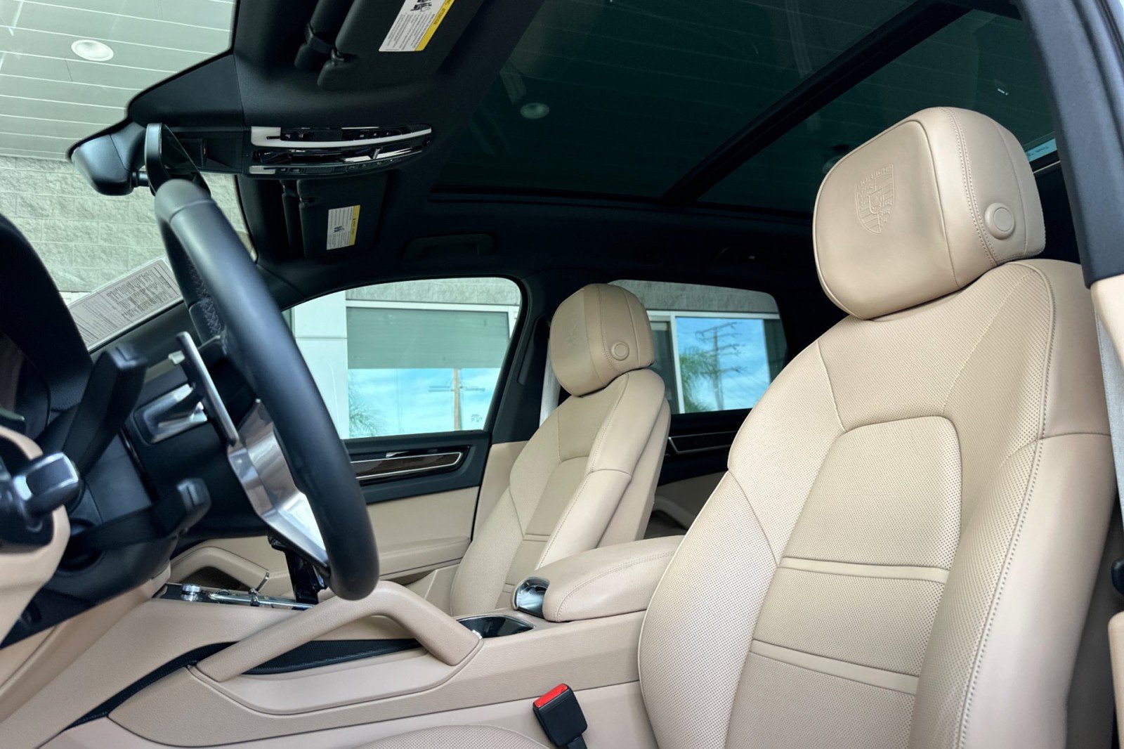 Used 2023 Porsche Cayenne Platinum Edition image 5