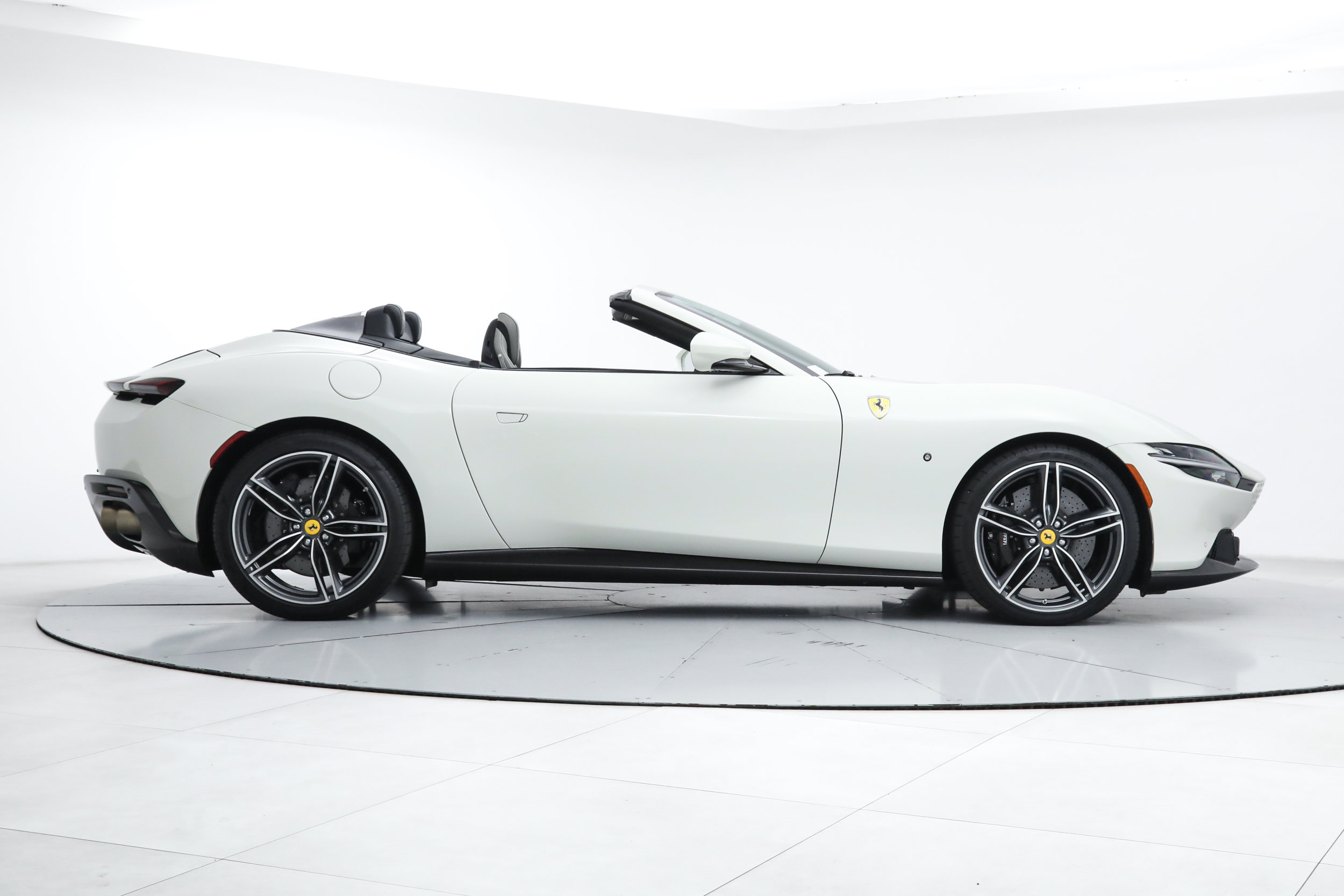 Certified 2024 Ferrari Roma Spider RWD image 10