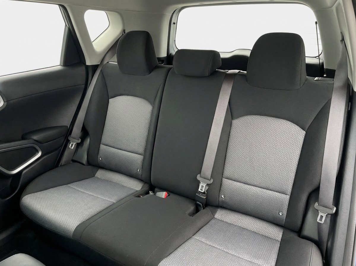 Used 2025 Kia Soul LX w/ LX Technology Package FWD image 18