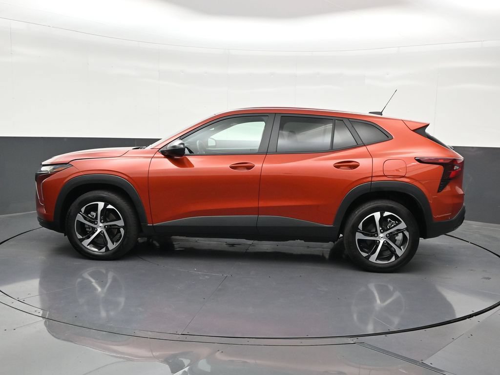 Used 2024 Chevrolet Trax RS FWD image 2