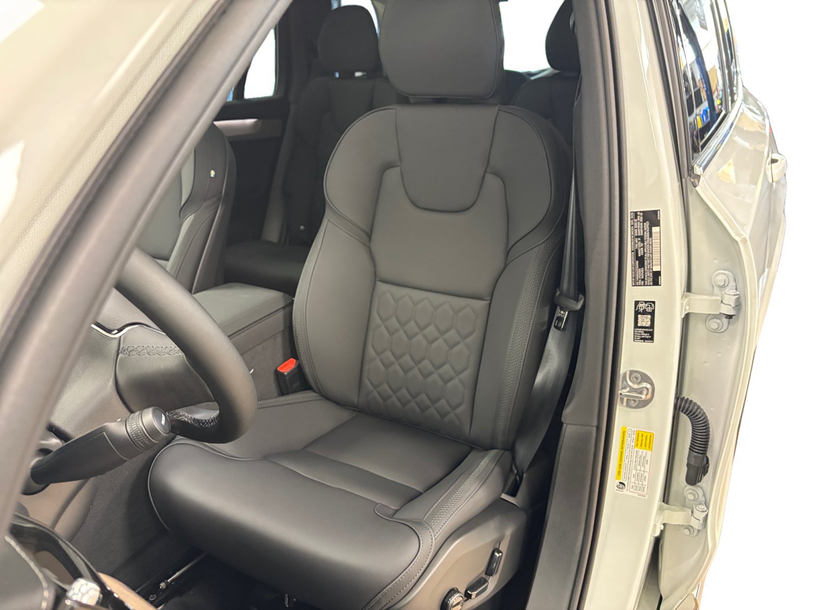New 2026 Volvo XC90 T8 Plus w/ Protection Package Premier AWD/4WD image 41