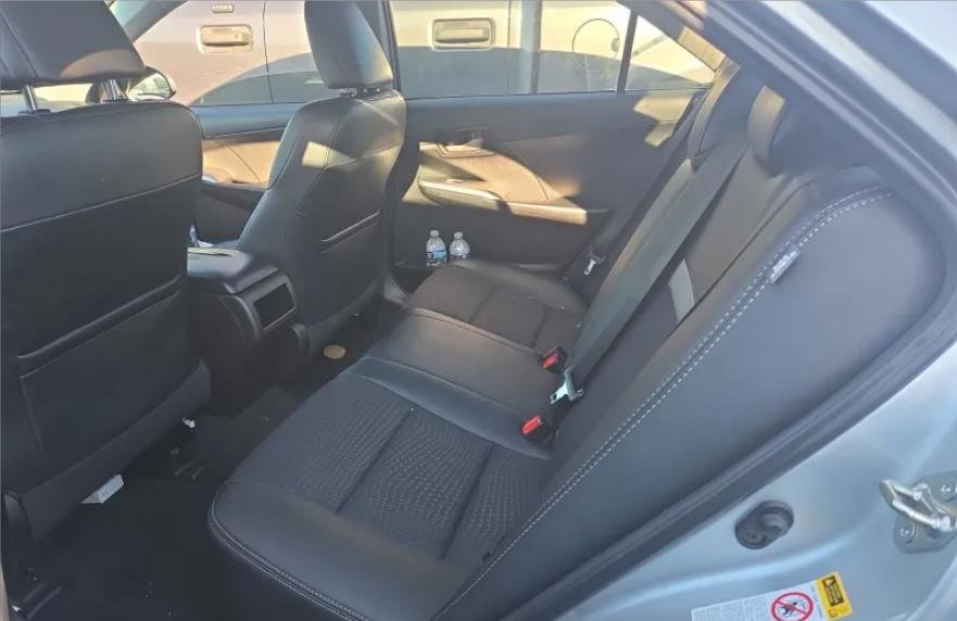 Used 2014 Toyota Camry SE image 10