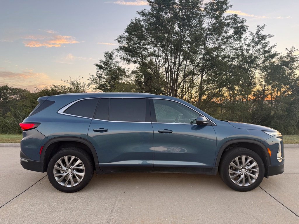 Used 2026 Buick Enclave Preferred FWD image 2