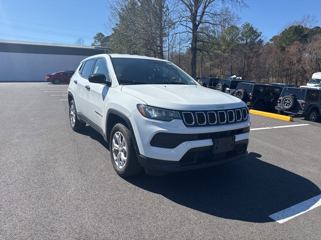 Used 2024 Jeep Compass Sport image 3