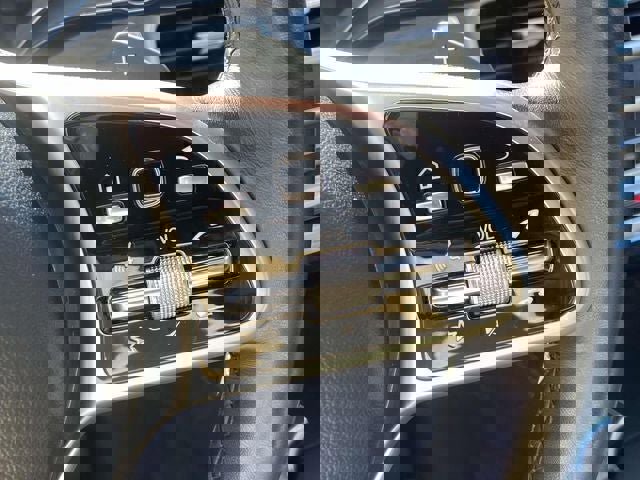 Used 2022 Mercedes-Benz GLE 350 4MATIC w/ Premium Package image 22