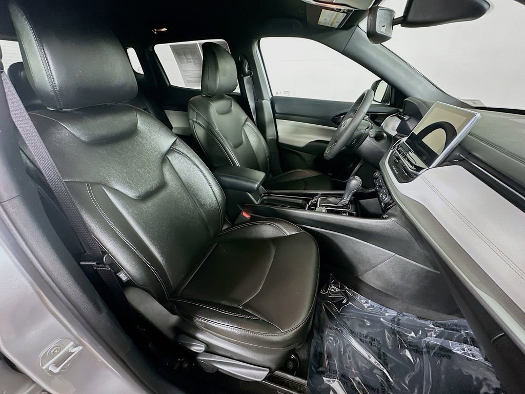 Used 2025 Jeep Compass Limited AWD/4WD image 37