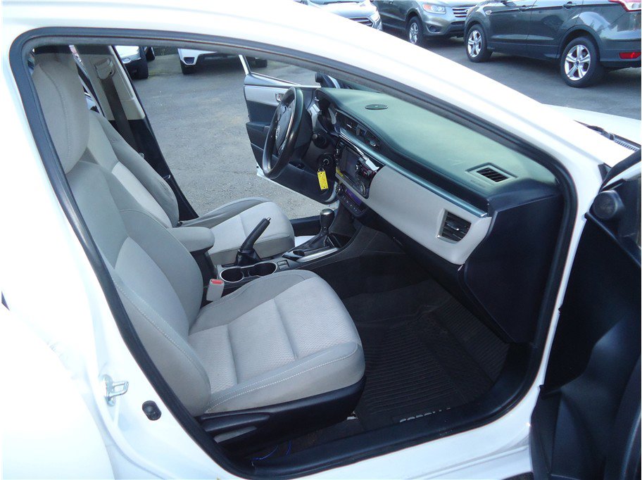 Used 2015 Toyota Corolla LE FWD image 14