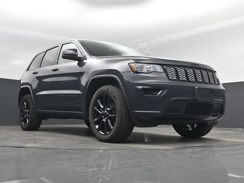Used 2018 Jeep Grand Cherokee Altitude AWD/4WD image 32