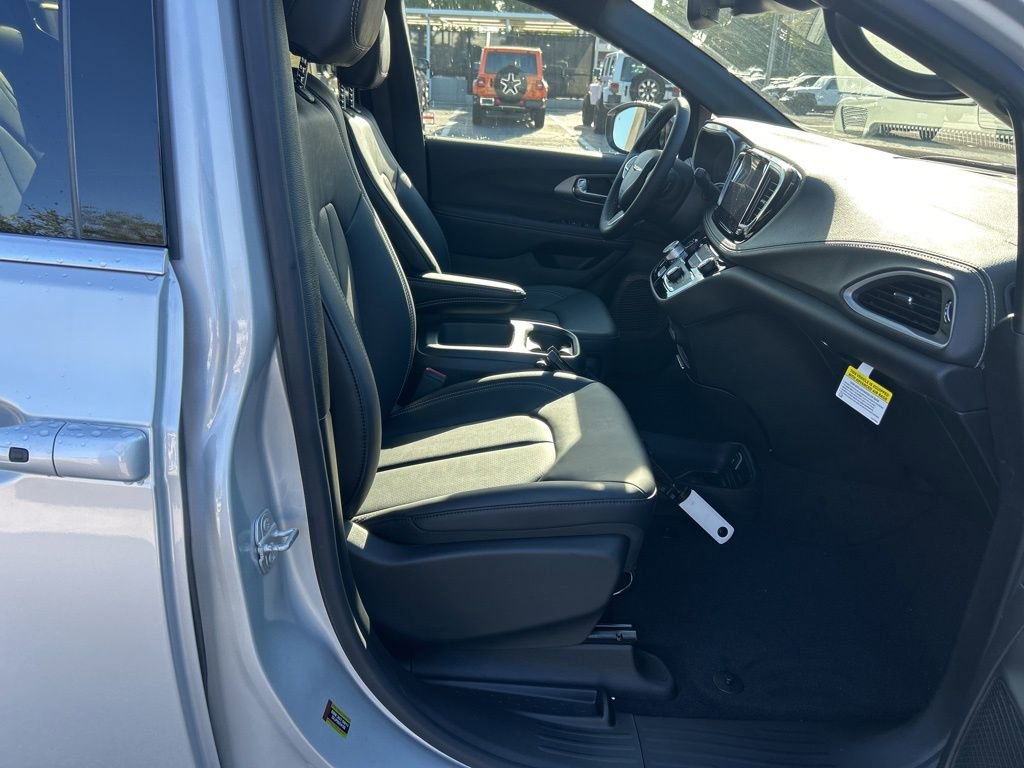 New 2026 Chrysler Pacifica Select image 22