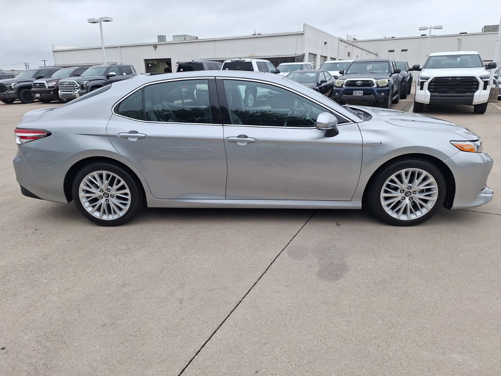 Used 2020 Toyota Camry XLE w/ Driver Assist Package FWD image 7
