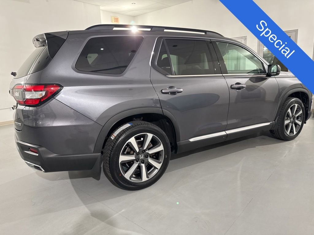 Used 2023 Honda Pilot Touring image 12