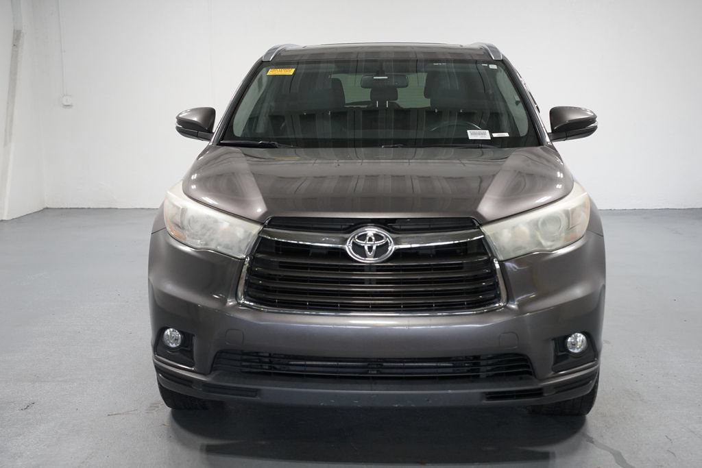 Used 2016 Toyota Highlander XLE FWD image 2